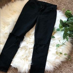 BDG High Waisted Skinnies w/distressed holes @knee